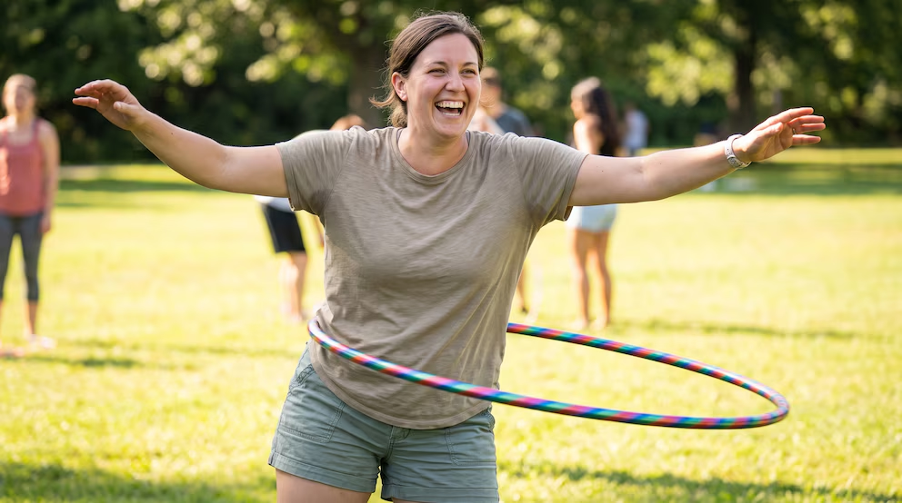 Más allá del juego infantil, el inesperado beneficio del hula hula para el corazón y el abdomen